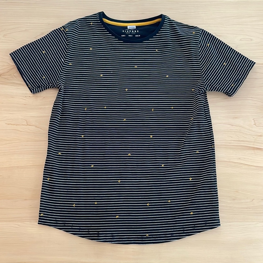 White and navy blue t-shirt *Bundle 3/15$*
